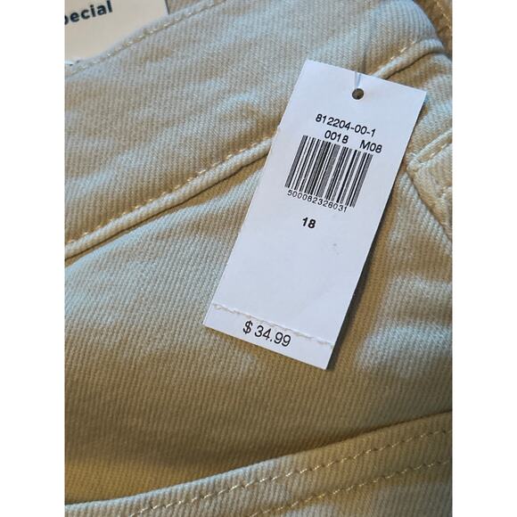 NWT Old Navy Plus Size Women's Tan Denim Shorts Size 18 - Picture 3 of 6